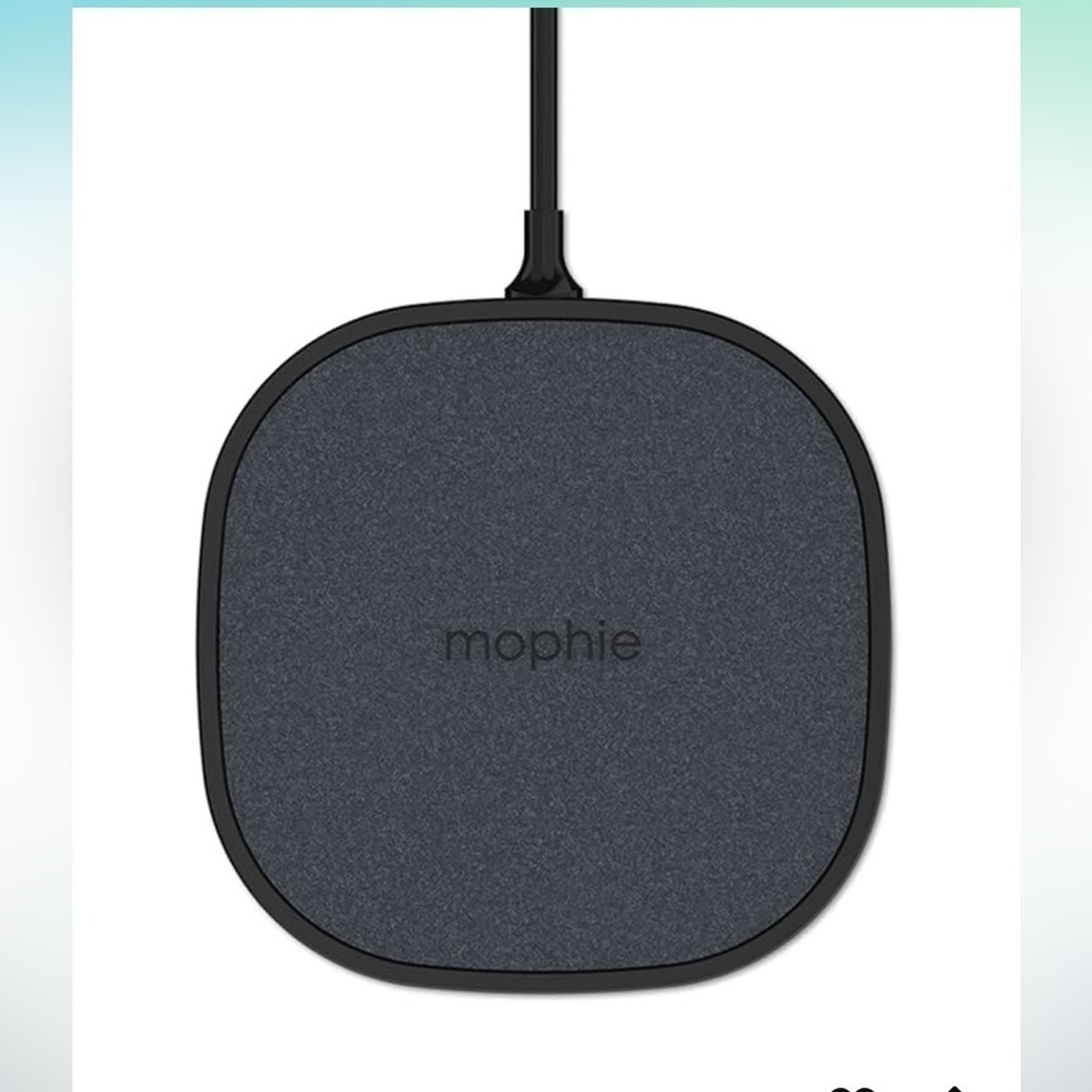 mophie 15W Universal Wireless Charge Pad, Qi-Compatible Charger 
NEW 
0122